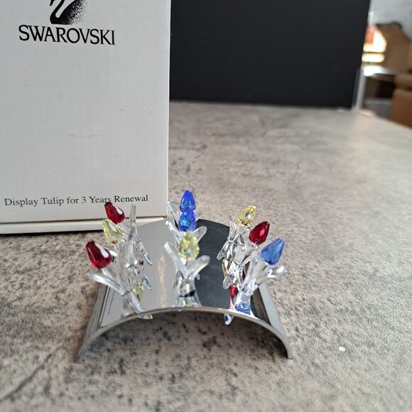 Swarovski SCS 3 year renewal set  stand and tulips New retired 600347 - Picture 1 of 15